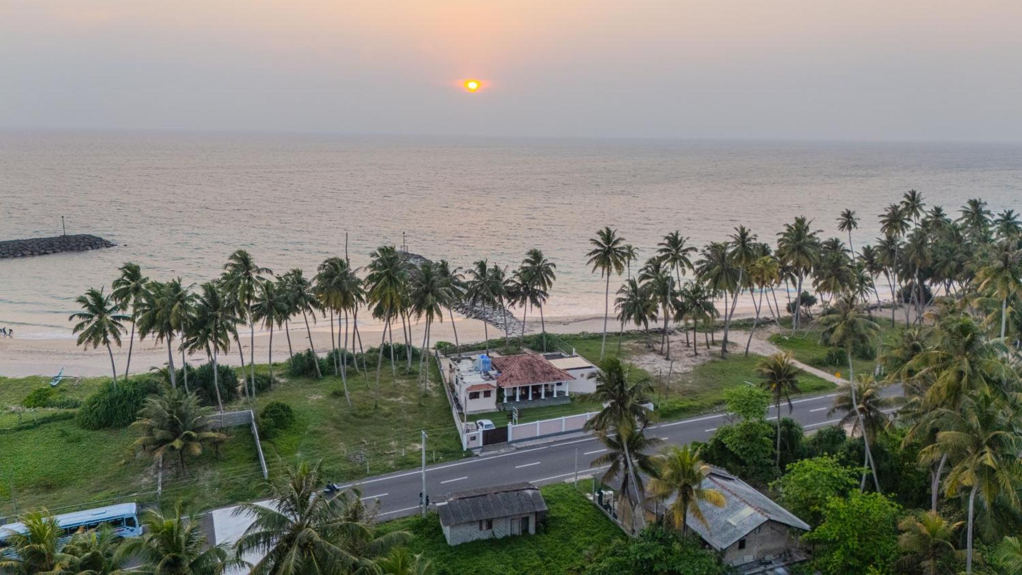 House By The Sea Hikka Hotel ฮิกคาดูวา ภายนอก รูปภาพ
